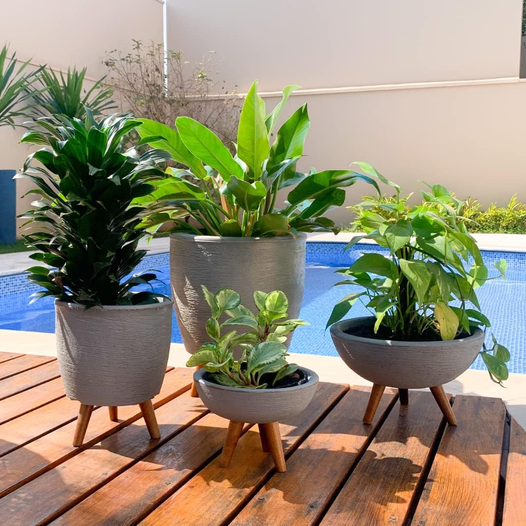 Kit 4 Vasos Para Plantas E Decoração Com Tripé De Madeira Cor: Cinza 1 Kit 4 Vasos Para Plantas E Decoracao Com Tripe De
