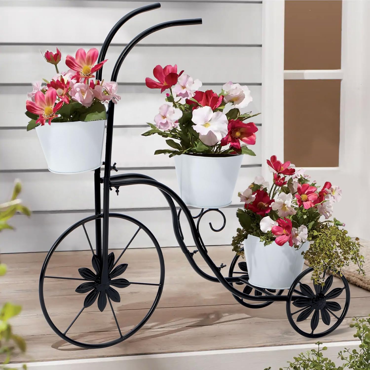 BAYN Suporte de plantador de bicicleta, suporte de carrinho de flores de metal para triciclo com 3 baldes de plantas, decoração externa para pátio, deck, jardim ou gramado 1 BAYN Suporte de plantador de bicicleta suporte de carrinho de