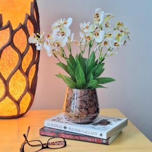 Arranjo de Orquídeas - Vaso Maresias de Orquídeas Brancas Artificiais em Vaso de Vidro transparente.