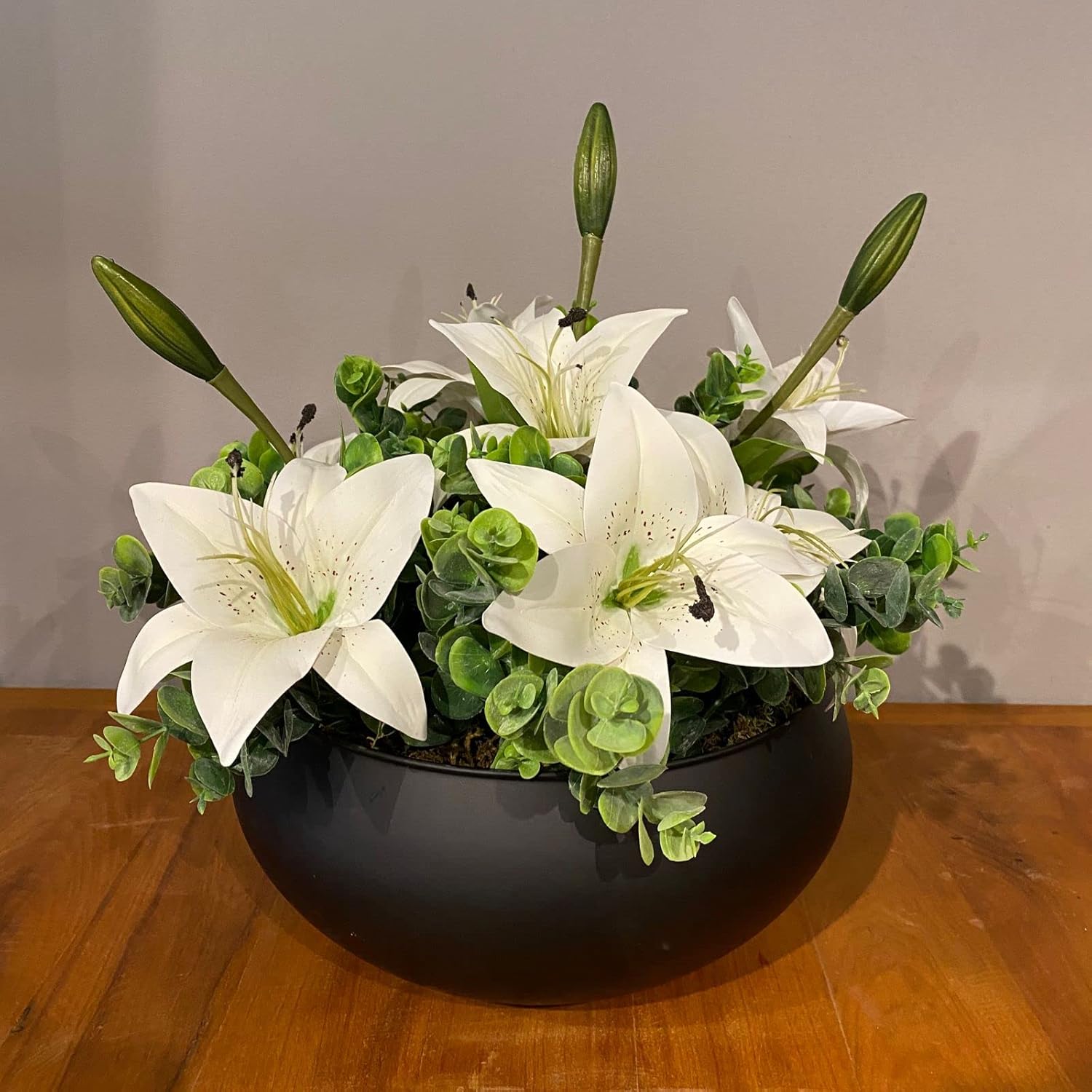 Arranjo Grande Centro de Mesa Lírio Branco Artificial Vaso Preto 1 Arranjo Grande Centro de Mesa Lirio Branco Artificial Vaso Preto