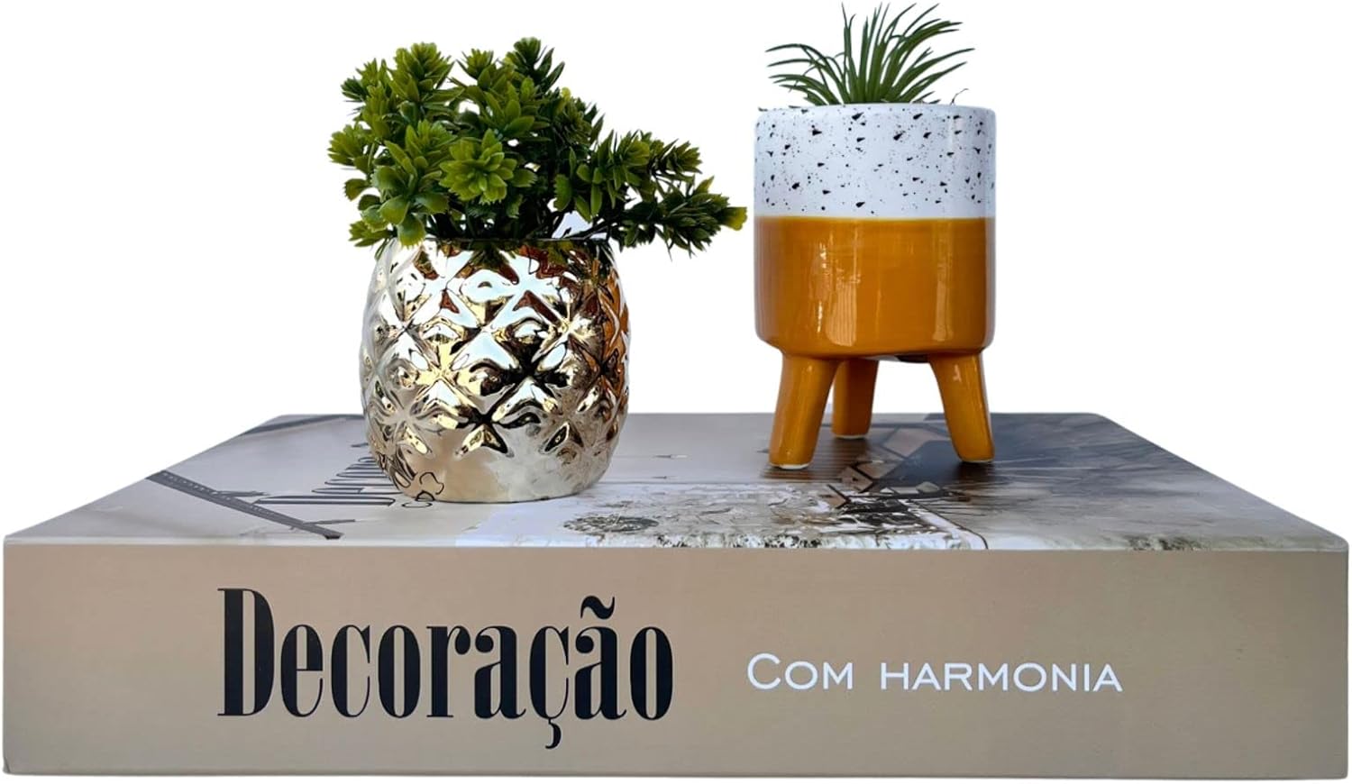 Decoração livro fake + vaso dourado + vaso tripé bolinha 1 Decoracao livro fake vaso dourado vaso tripe bolinha