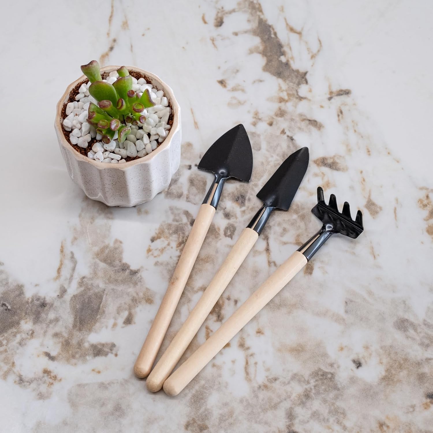 Kit de Jardinagem 3 Peças, Ferramentas de Ferro com Cabo de Madeira, Pá, Colher e Rastelo, 22 cm 1 Kit de Jardinagem 3 Pecas Ferramentas de Ferro com Cabo