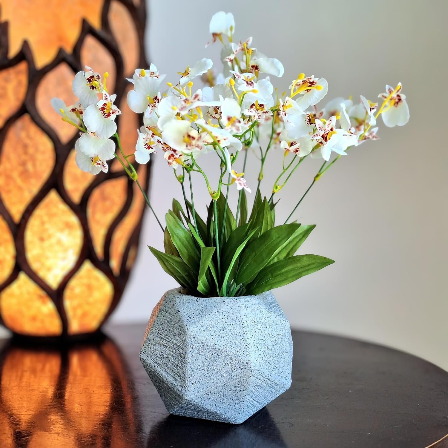 Orquideas Arranjo Maresias com orquideas chuva de Ouro brancas com