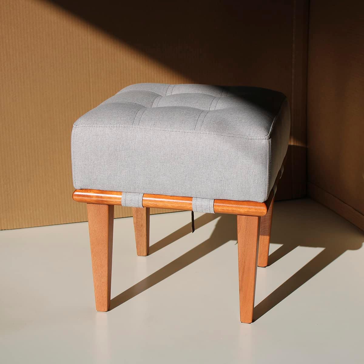 Puff Quadrado Para Sala de Linho Decorativo Base em Madeira