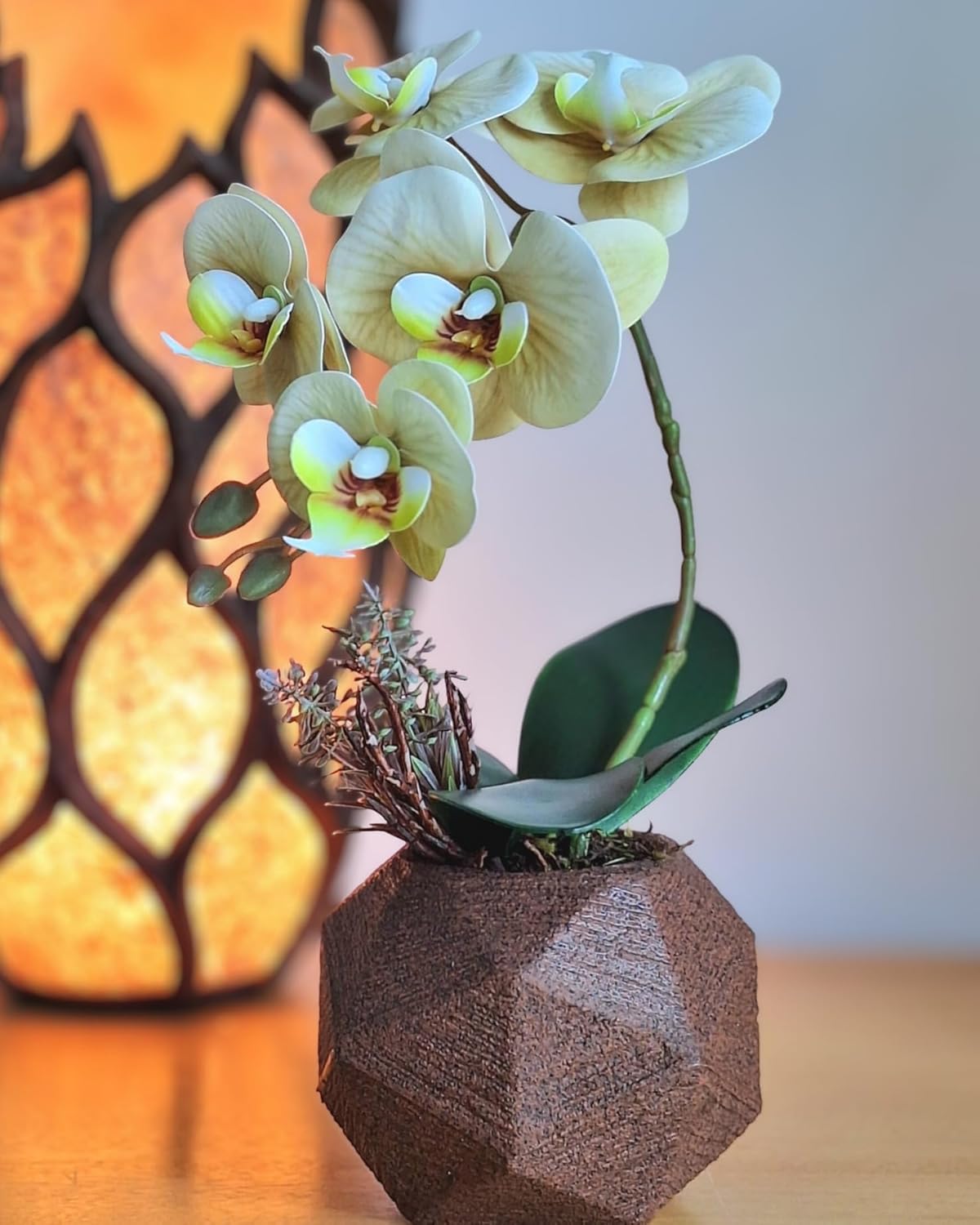 Vaso de orquideas artificiais delicadas Oliva. 1 Vaso de orquideas artificiais delicadas Oliva